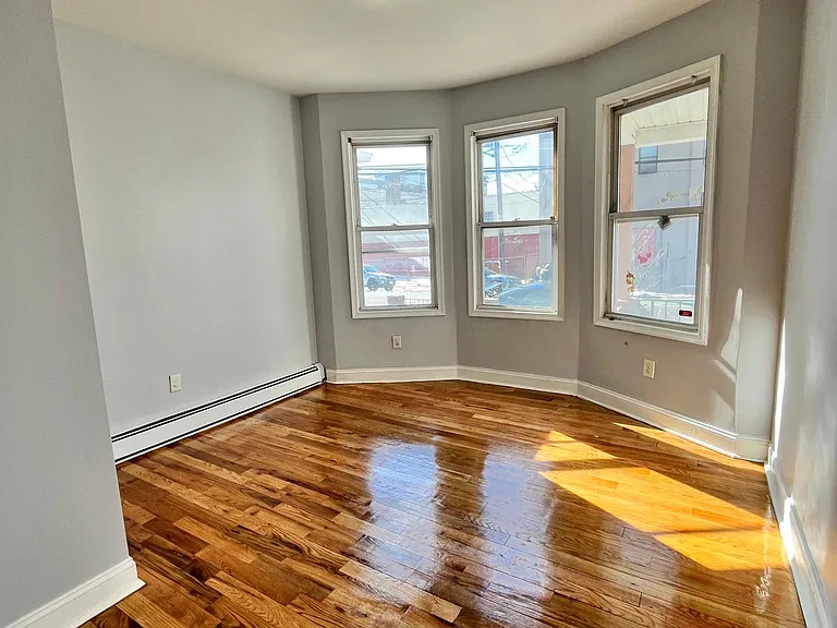 124 Warner Ave #2 — Photo 4