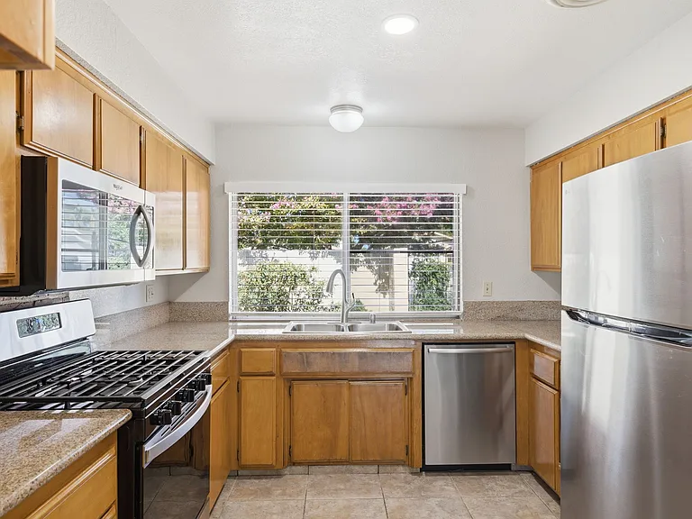 3301 Park Bend Ct — Photo 9