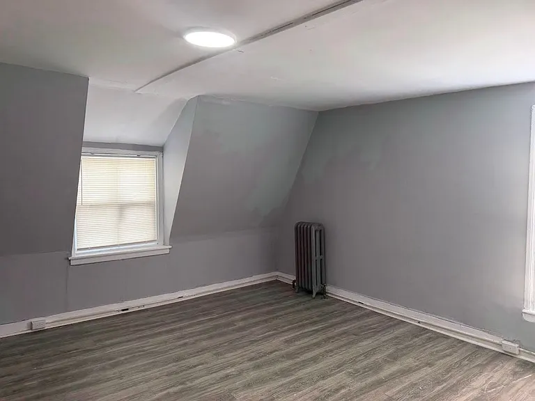 344 S 7th St — Photo 11