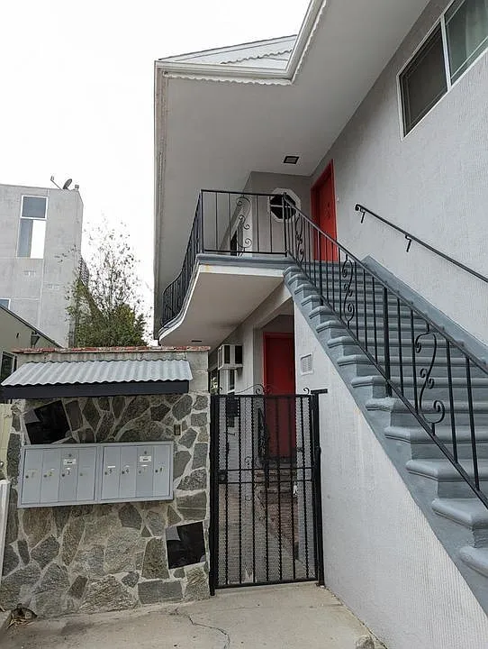 1509 S Orange Grove Ave — Photo 3