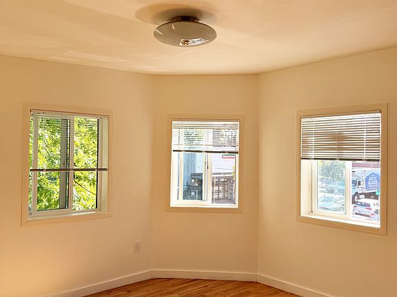 2nd image of 1601-1621 NE Killingsworth St #2