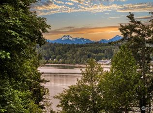 16053 Surf Scoter Ln NE, Bainbridge Island, WA 98110