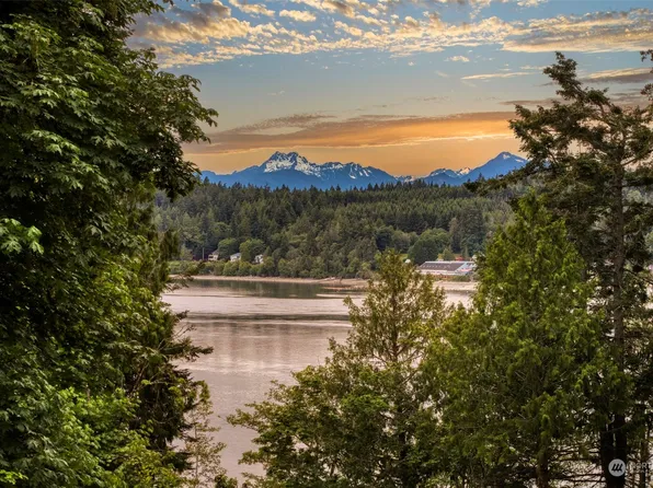 16053 Surf Scoter Lane NE, Bainbridge Island, WA 98110