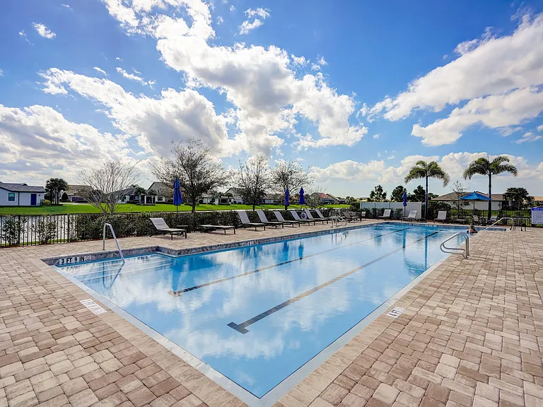 837 SE Courances Dr — Photo 19