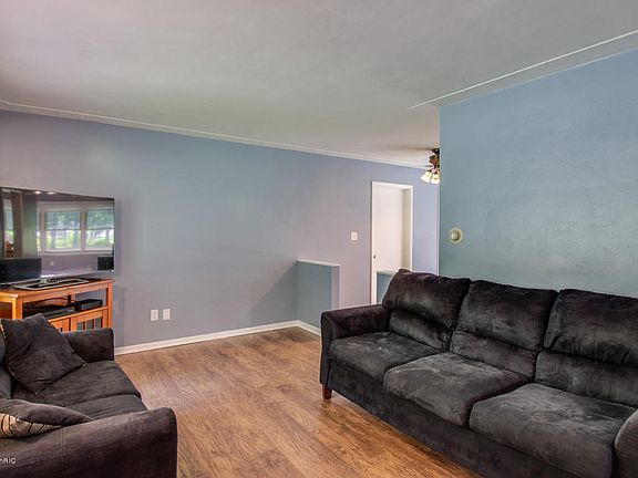3rd image of 170 Lowell Ave
