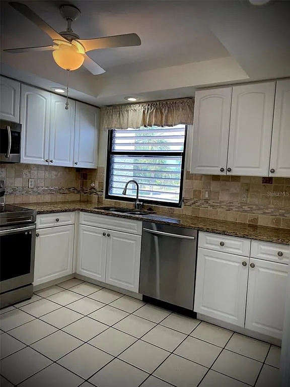 3 bed, 2.0 bath, 1588 sqft, $2,100 — Photo 4