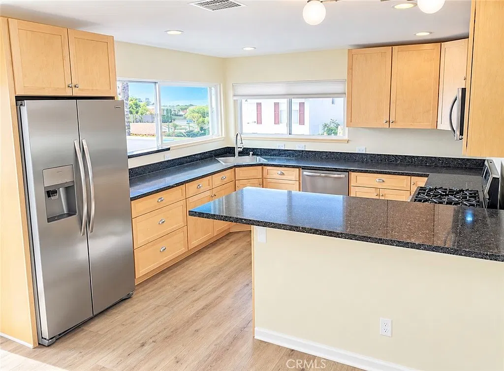 2 bed, 1200 sqft, $4,495 — Photo 2