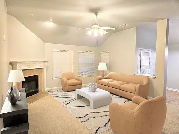 3rd image of 15301 Fernhill Dr