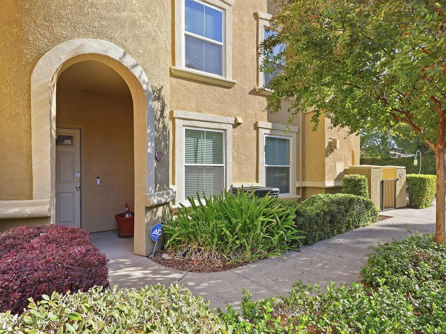 2 bed, 1651 sqft, $2,595 — Photo 2