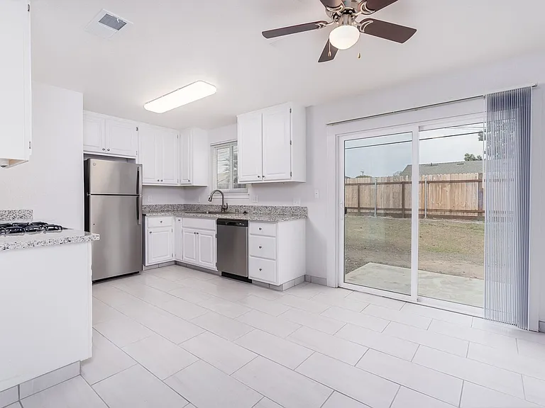 6037 N Haven Dr — Photo 6