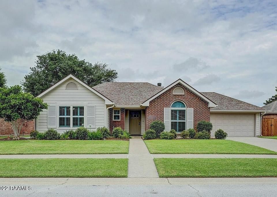 1st image of 305 Wallingsford Cir