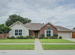 305 Wallingsford Cir, Youngsville, LA 70592