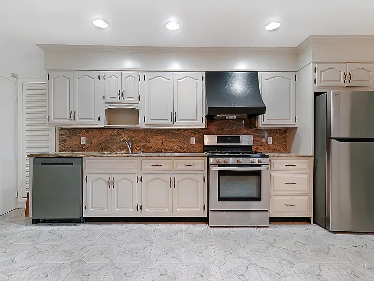 285 Carroll St #1 — Photo 11