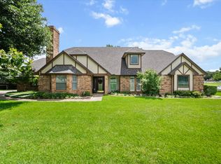 8111 Russell Curry Rd, Arlington, TX 76001