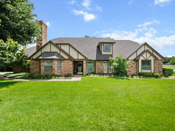 8111 Russell Curry Rd, Arlington, TX 76001