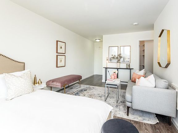 3rd image of 1614 Hudson St APT 304