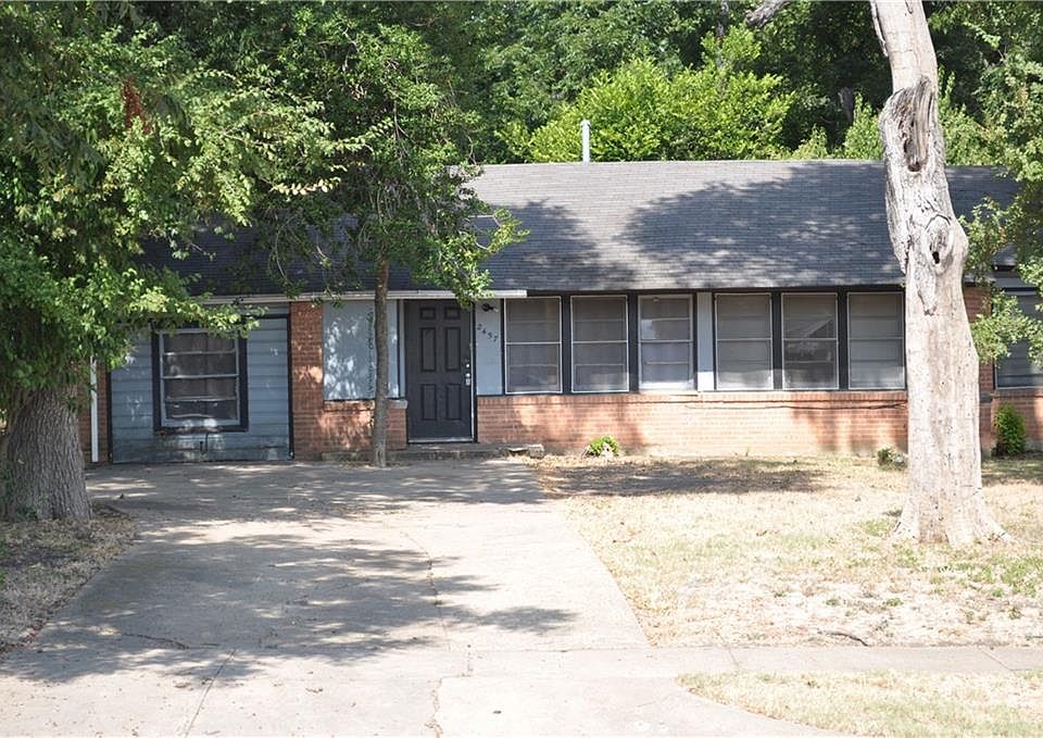 1st image of 2457 S Llewellyn Ave