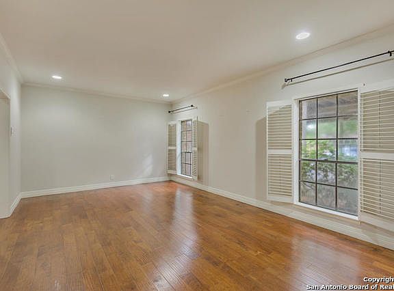 4th image of 7731 Broadway St