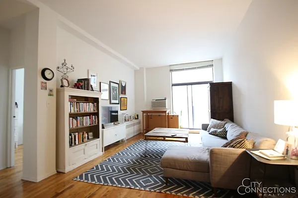 Rented by City Connections Realty | media 8