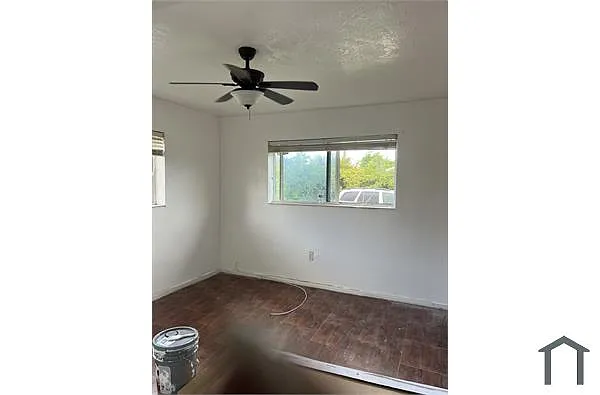 Building Photo - 405 NE 139th St #405
