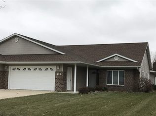 323 S Maple Ave, New Hampton, IA 50659