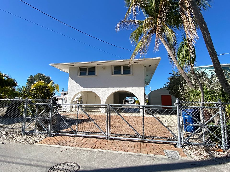 Front yard and sliding gates which ensure security