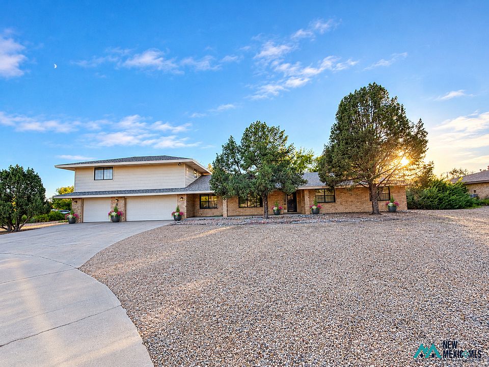 1st image of 8 Walking Cane Ln