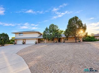 8 Walking Cane Ln, Roswell, NM 88201