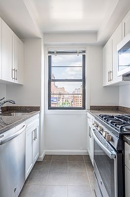 3rd image of 320 E 58th St APT 11H