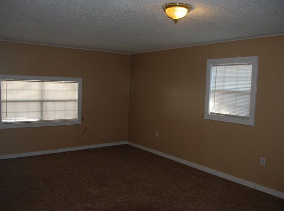 4th image of 2705 Delano Ave