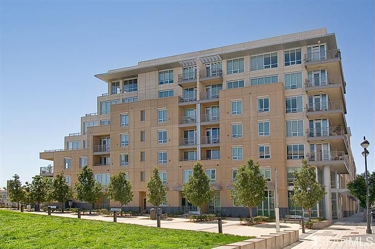 1st image of 325 Berry St APT 625
