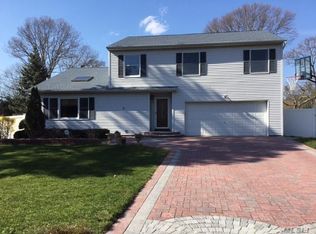 36 Valley St, Ronkonkoma, NY 11779