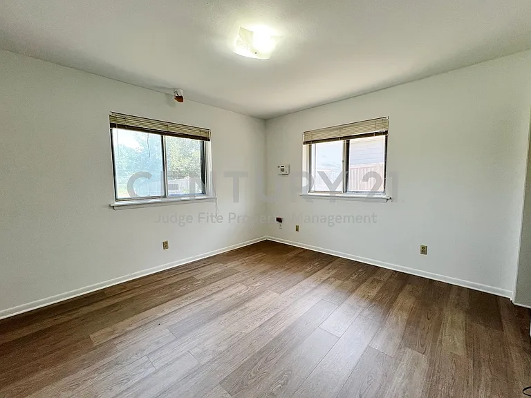 3641 Townsend Dr — Photo 9
