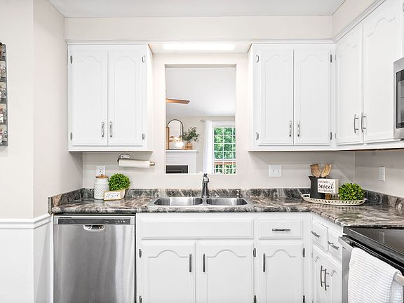 5th image of 3066 Woody Ln