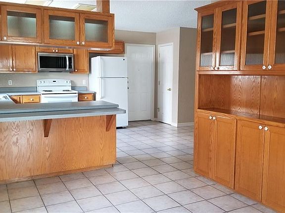 3rd image of 1322 Summerwood Dr