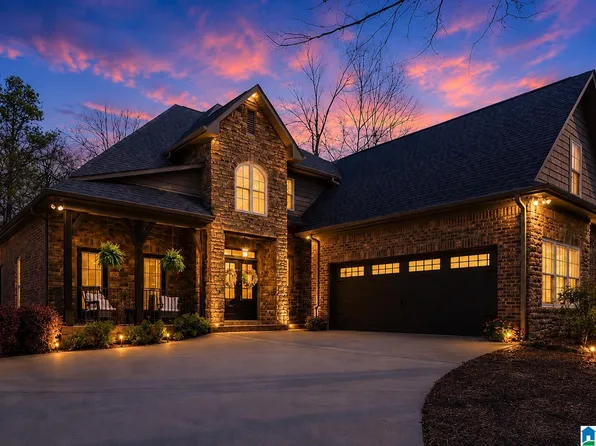 211 River Oaks Dr, Helena, AL 35080