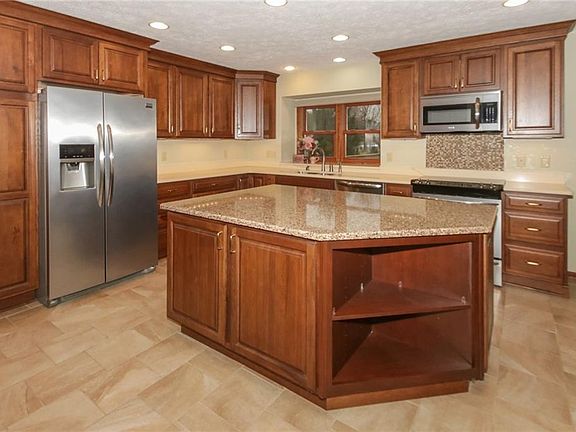 2nd image of 1815 Continental Dr