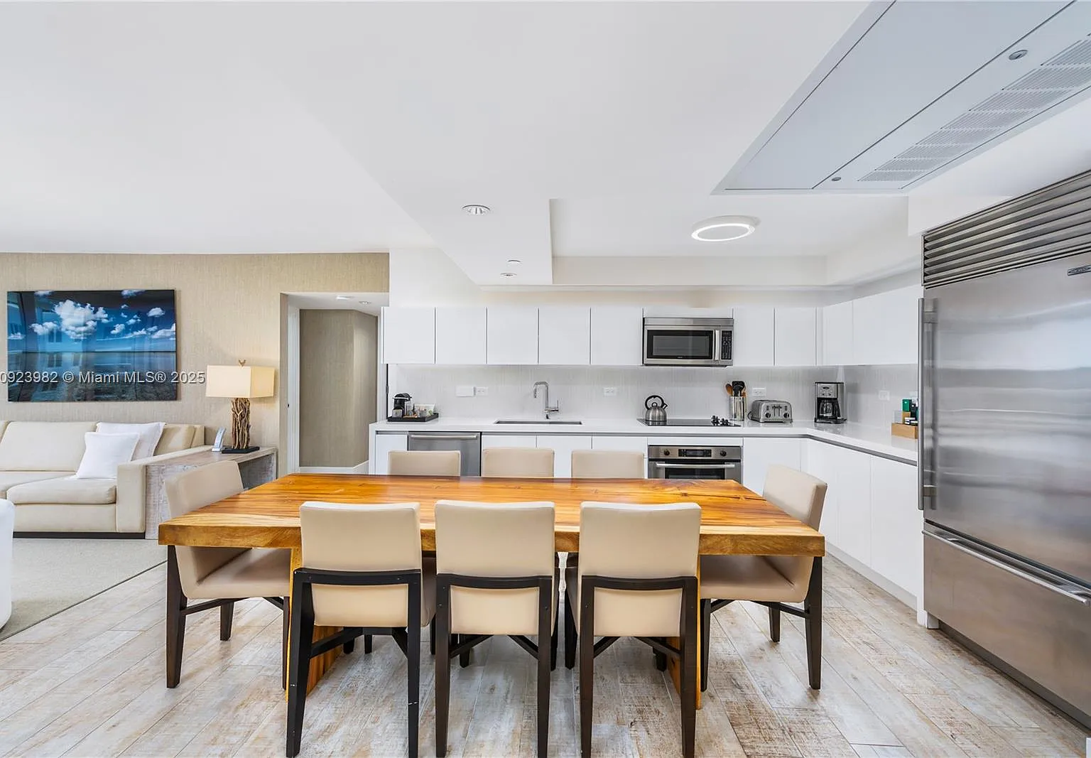 2399 Collins Avenue Condo — Photo 4