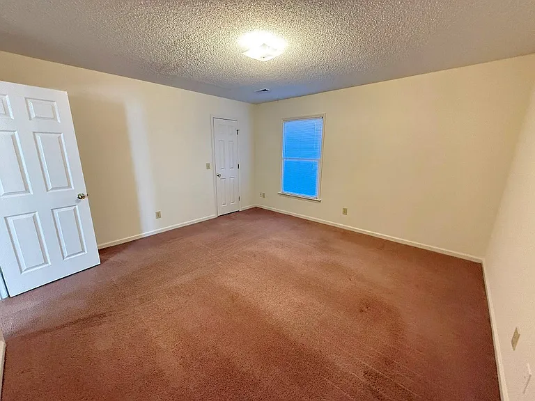 104 W Victoria Ct #F — Photo 23