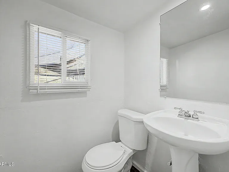317 N Elm St — Photo 19