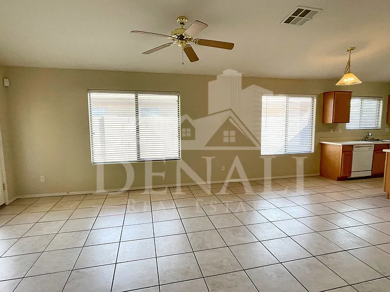 7220 S 55th Dr — Photo 5