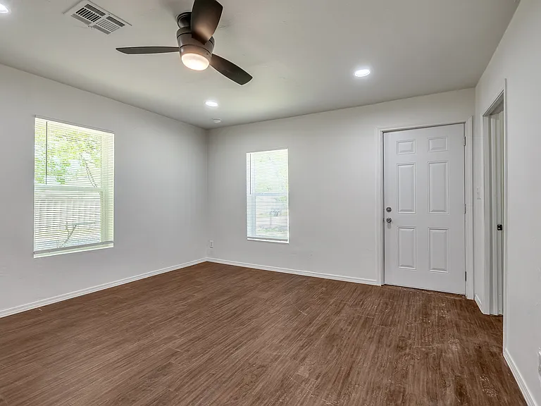 515 W Martin St — Photo 10