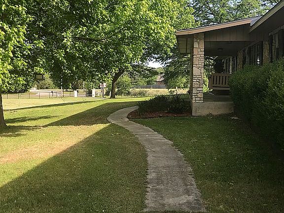 5th image of 728 W San Antonio Ave