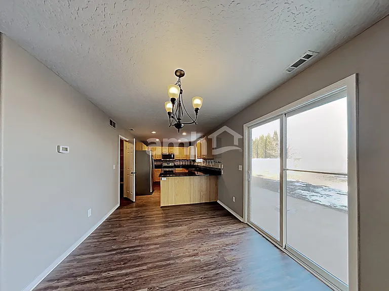 1038 N Cambrick Dr — Photo 4