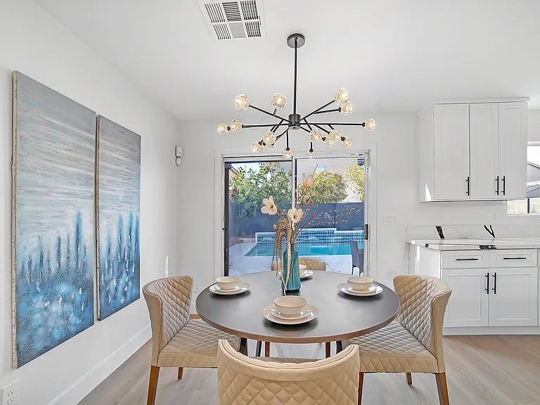 Bright Dining Retreat