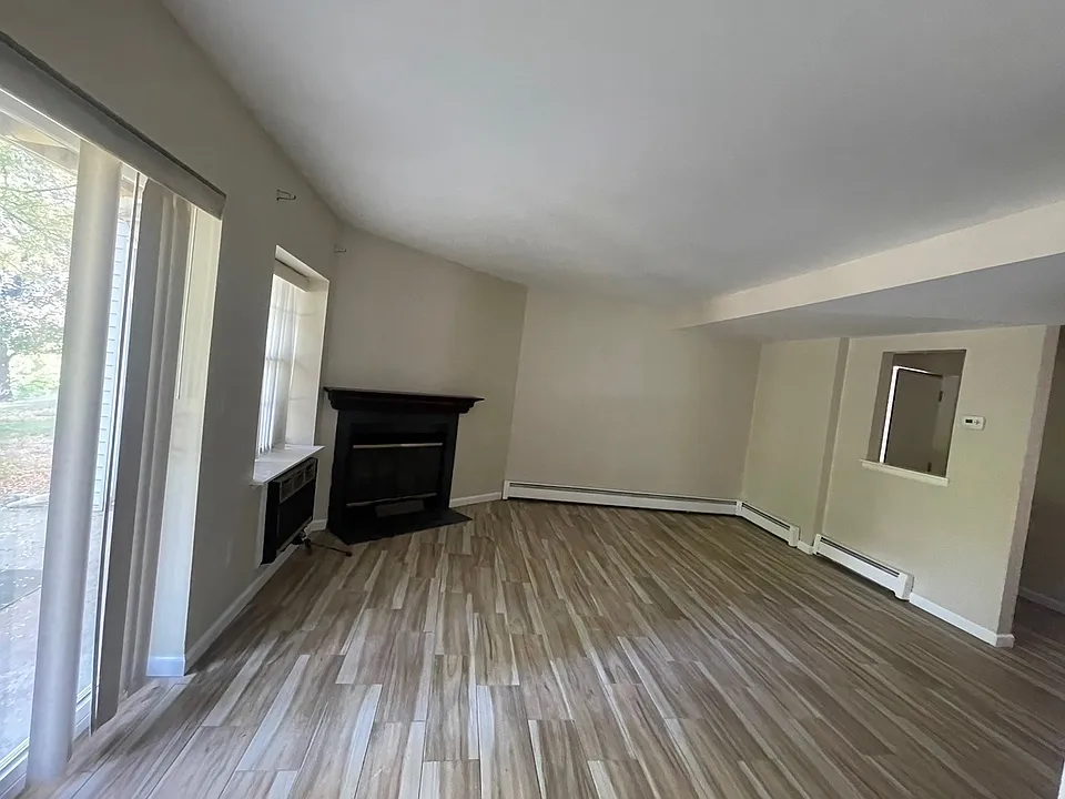 1 Lexington Hl #8