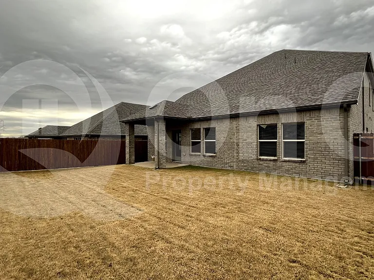 1608 Lannon Ln — Photo 36