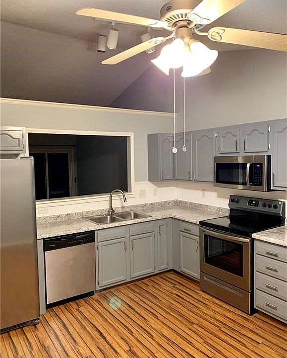 2nd image of 5420 Wood Hollow Dr