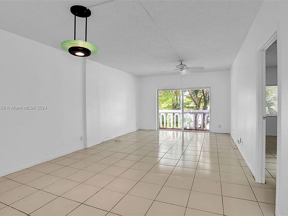 5th image of 100 Edgewater Dr APT 340