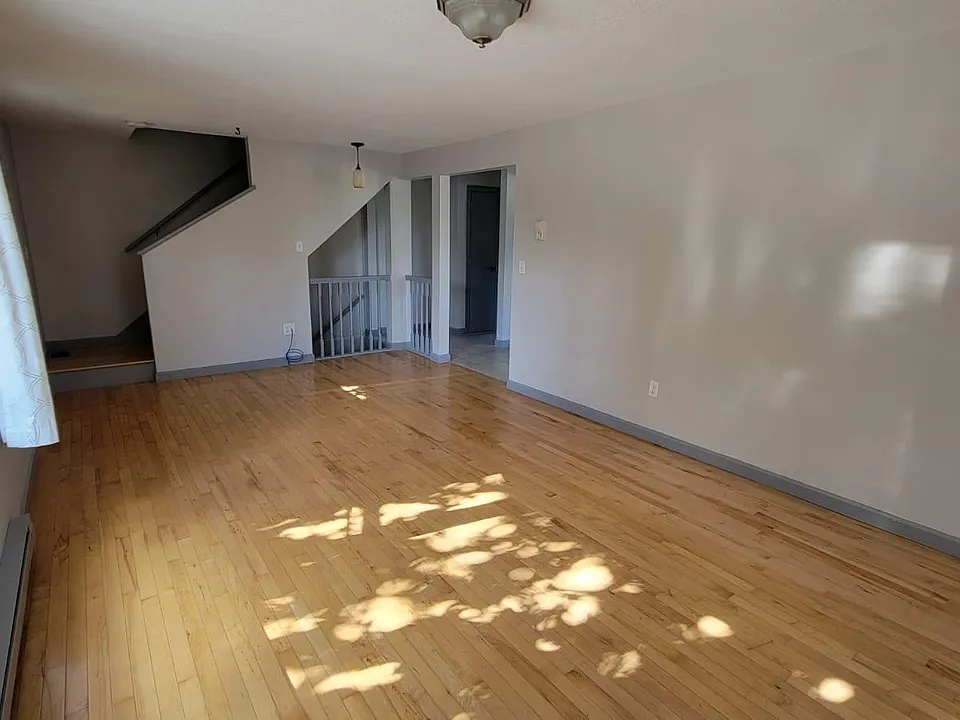 49 4th St